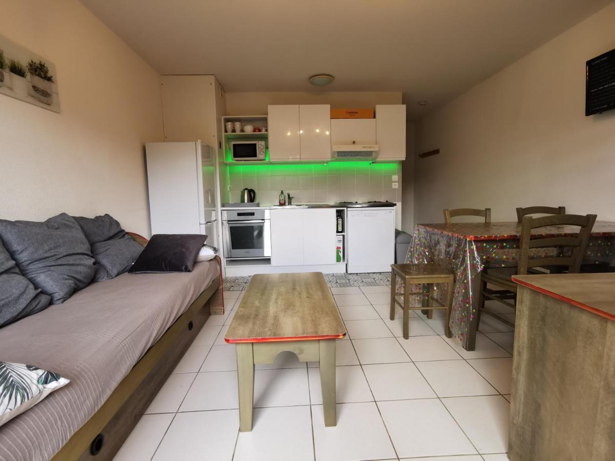 Appartamento Maison mitoyenne piscines chauffées et tourisme vert Saint-Geniez-dʼOlt Esterno foto
