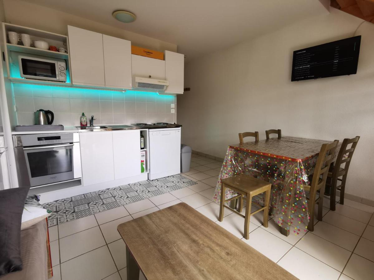 Appartamento Maison mitoyenne piscines chauffées et tourisme vert Saint-Geniez-dʼOlt Esterno foto
