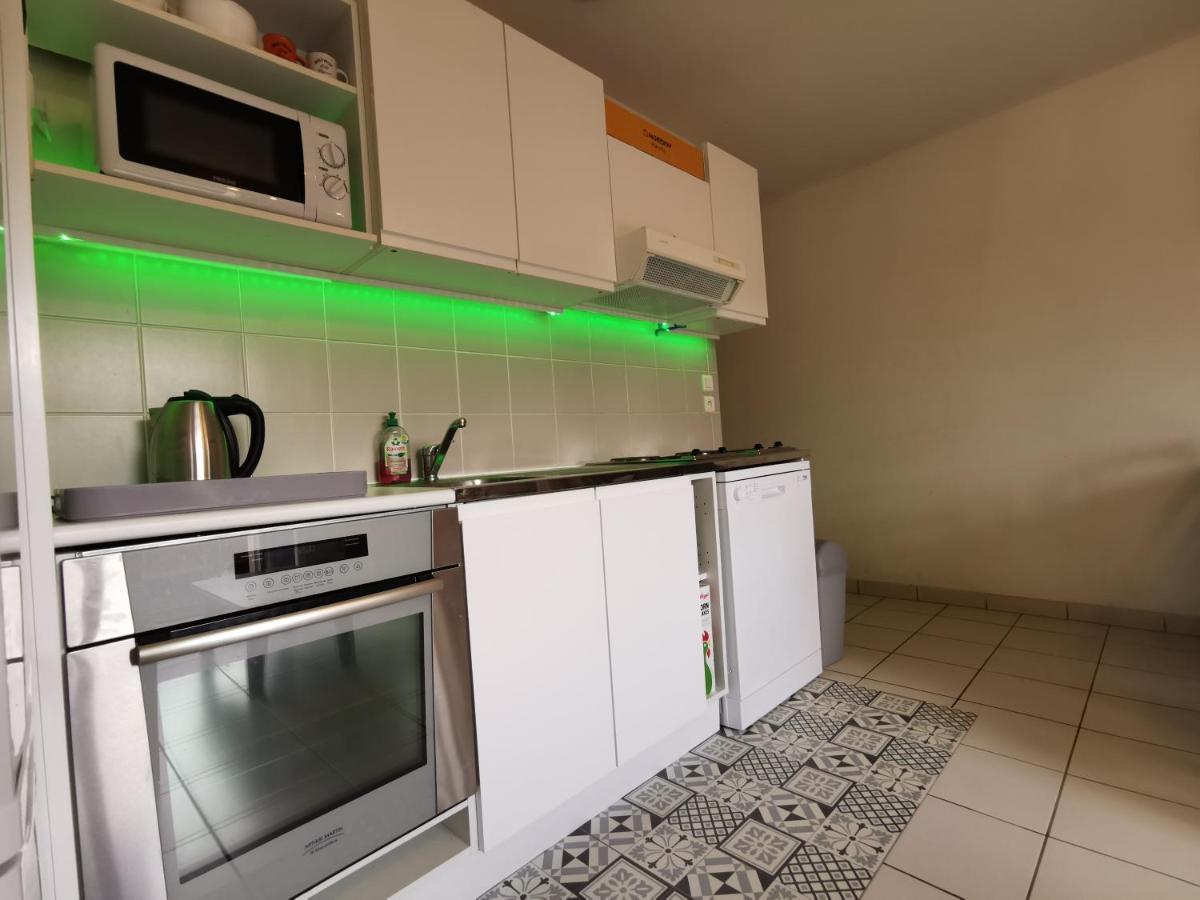 Appartamento Maison mitoyenne piscines chauffées et tourisme vert Saint-Geniez-dʼOlt Esterno foto