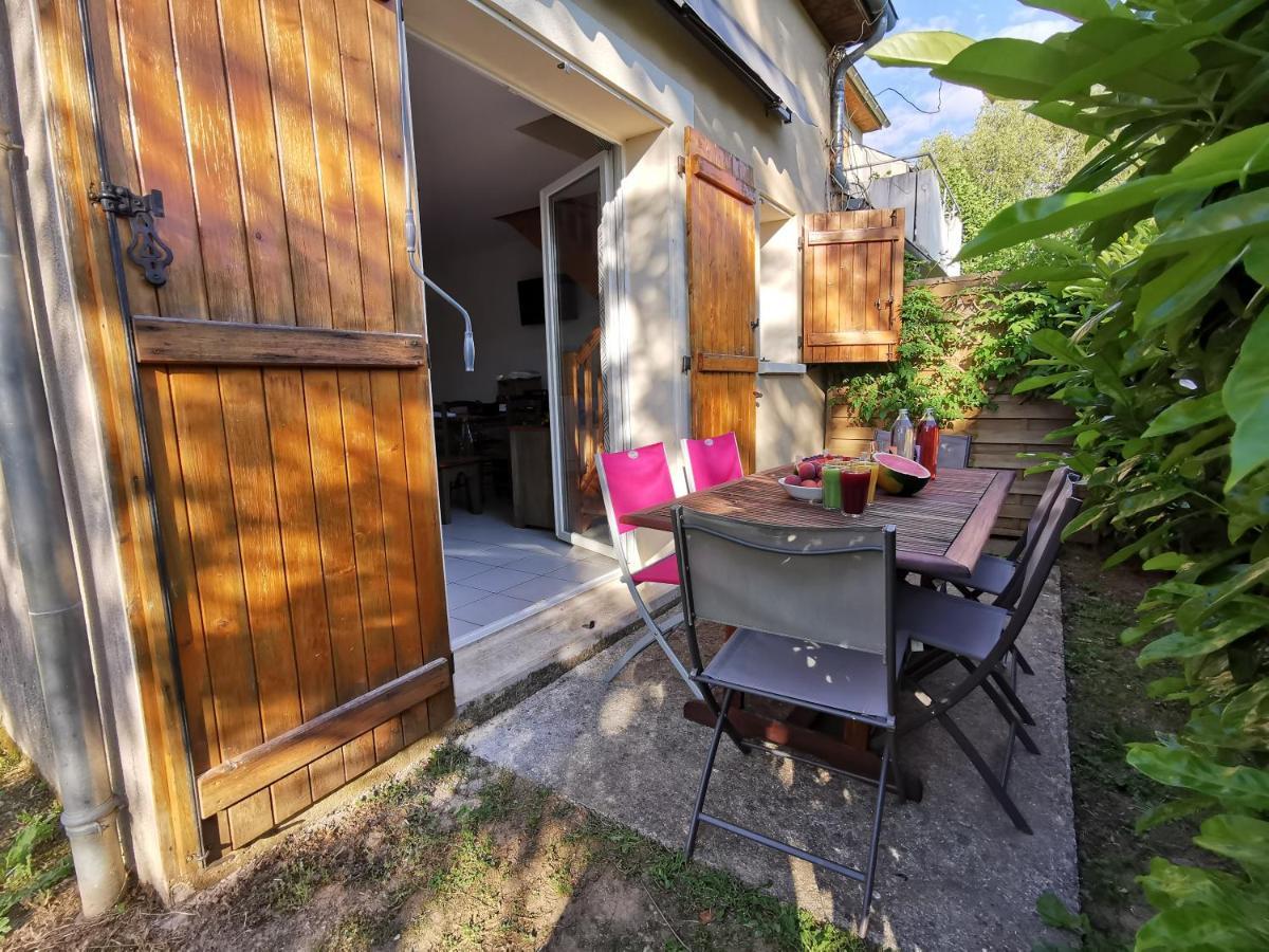 Appartamento Maison mitoyenne piscines chauffées et tourisme vert Saint-Geniez-dʼOlt Esterno foto