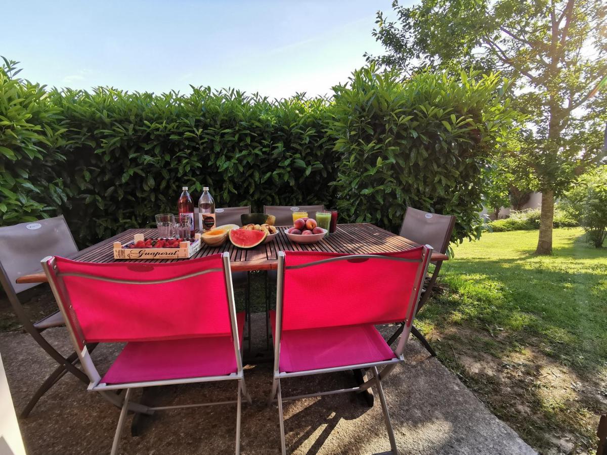 Appartamento Maison mitoyenne piscines chauffées et tourisme vert Saint-Geniez-dʼOlt Esterno foto