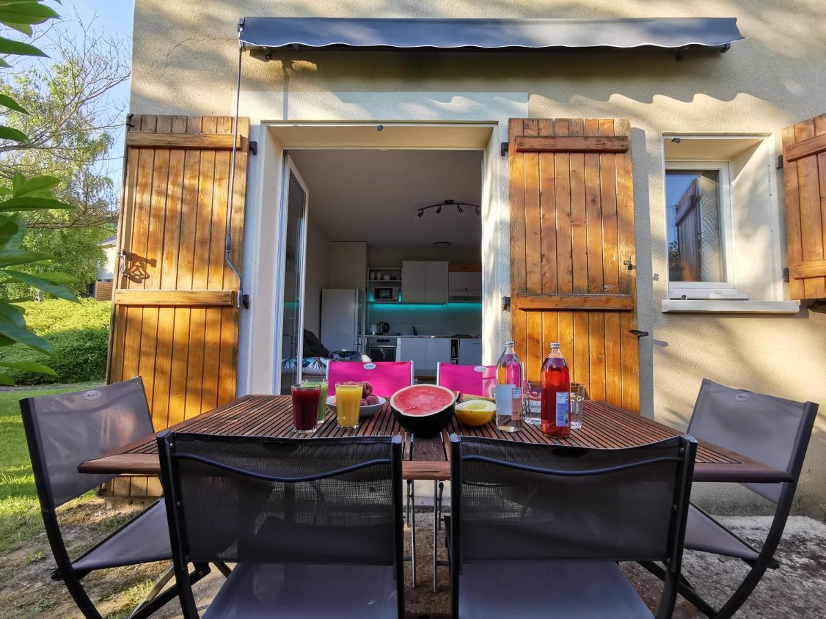 Appartamento Maison mitoyenne piscines chauffées et tourisme vert Saint-Geniez-dʼOlt Esterno foto